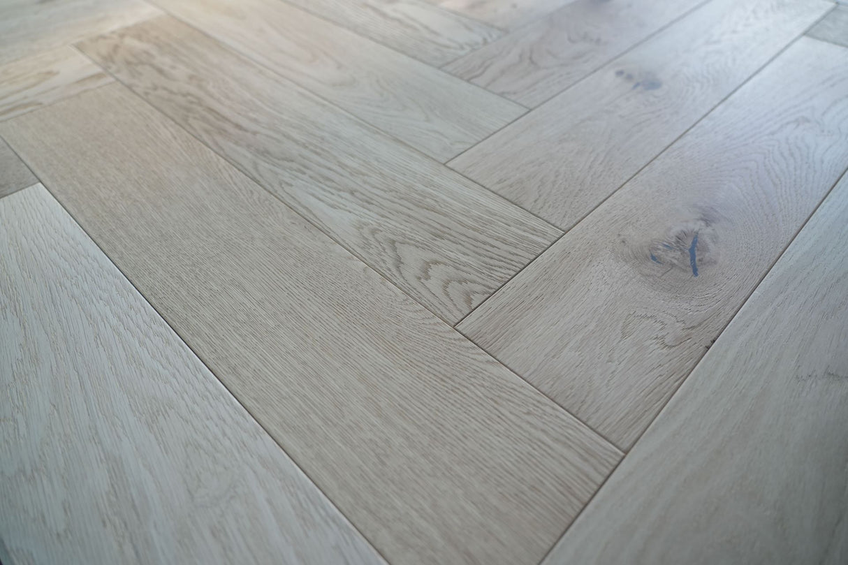 Stavparket i massiv eg - ubehandlet - børstet - Manhattan - Bredde 125 mm