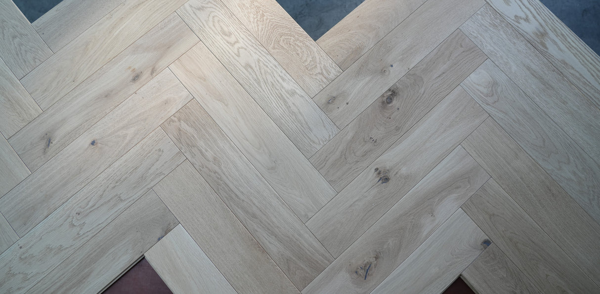 Stavparket i massiv eg - ubehandlet - børstet - Manhattan - Bredde 125 mm