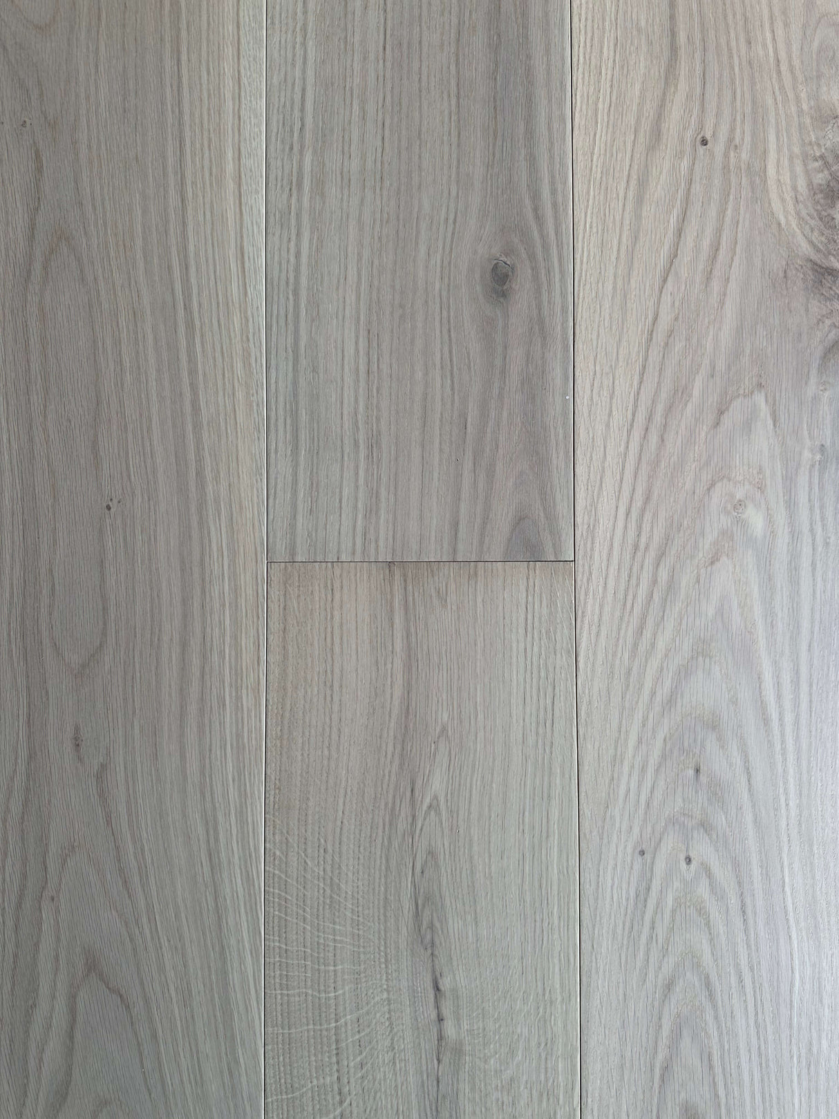 Plankegulv i eg med klar olie og UV matlak - Chicago - Bredde 240 mm