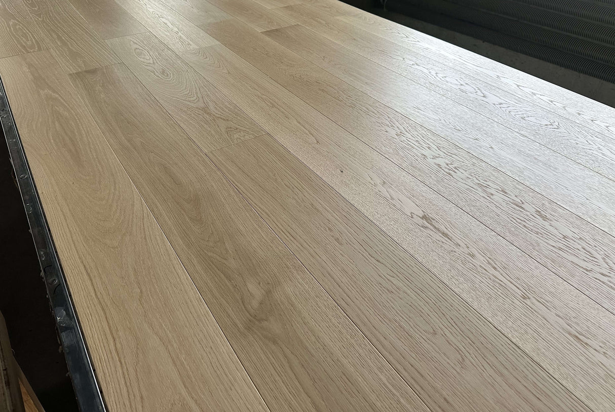 Plankegulv i eg med UV matlak uden knaster - Manhattan Selected - Bredde 190 mm
